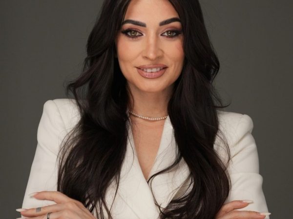 Manuela Halasag nu se rezumă la vânzare – consiliază clienții în alegeri corecte privind achiziția de apartamente decomandate, alături de REMAX Klass