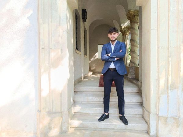 Vlad Augustin transformă promovarea într-o experiență completă cu DOOH, steaguri direcționale și articole de presă EkoGroup